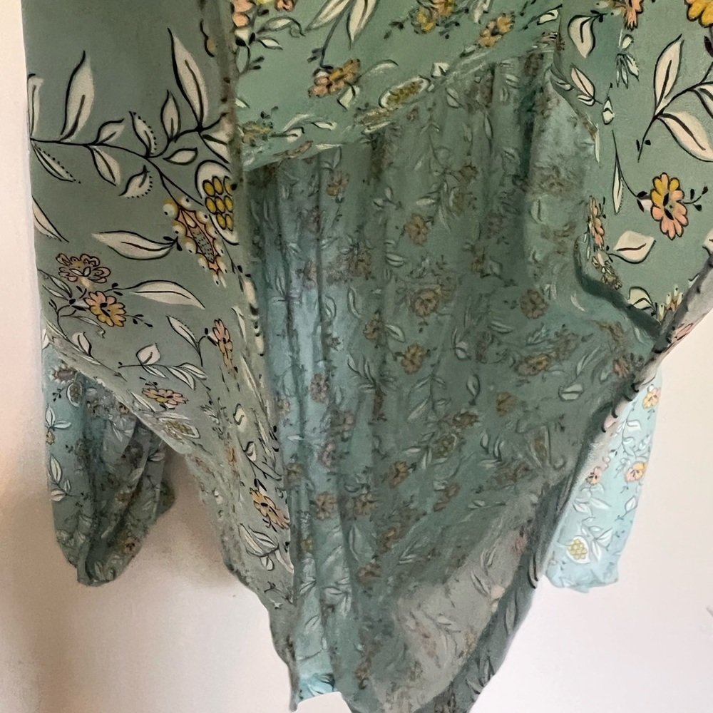 COPY - Loft aqua cloud floral balloon sleeves back key hole . Size Large - Picture 6 of 15